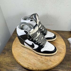 Nike Dunk Sky High Shoes Womens Size 8.5 Wedge Hidden Heel 528899-101